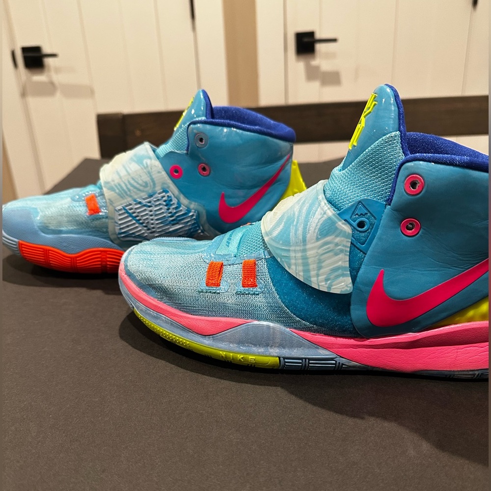 Nike Kyrie 6 GS pool. Shoe size 7Y/ 8.5W